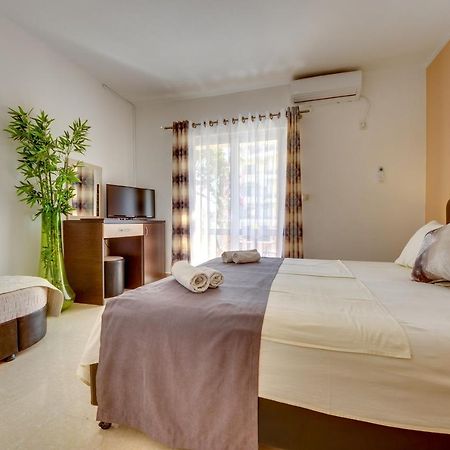 Aparthotel Villa Primafila Ulcinj Exteriör bild