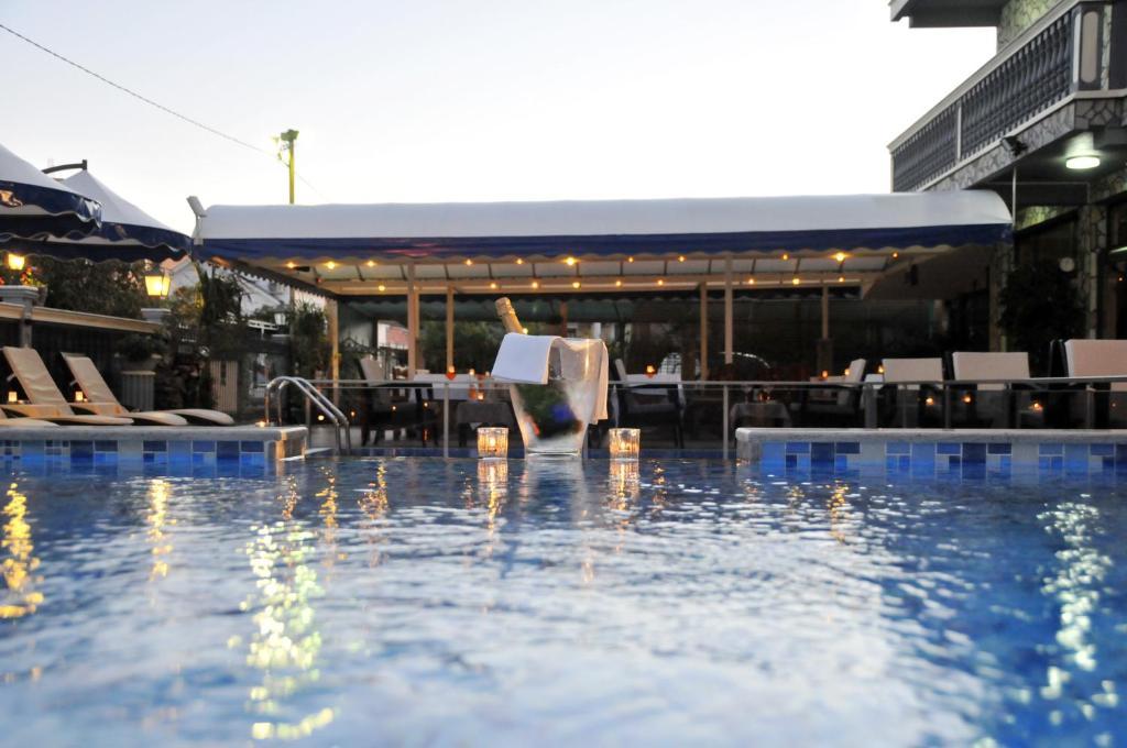 Aparthotel Villa Primafila Ulcinj Exteriör bild